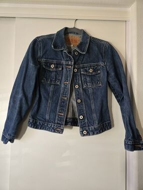 GUESS Medium Blue Denim Jean Jacket with Button Front